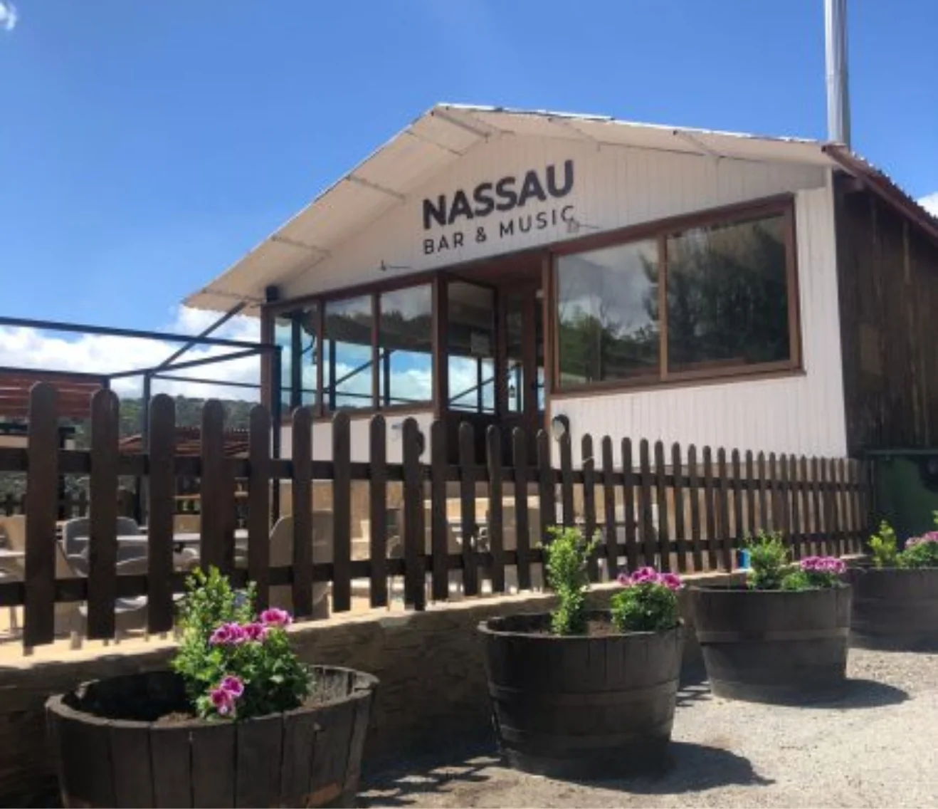 Terraza del restaurante Nassau junto al lago